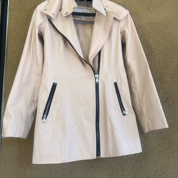 Jessica Simpson Cream Trench Coat with Black Accents perfect condition - Picture 1 of 14